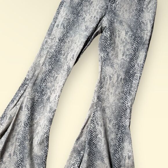 Altar’s State Snakeskin Bell Bottom High Waist Jeans sz Small - Picture 3 of 10